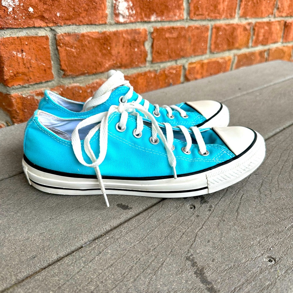 EUC Converse kicks